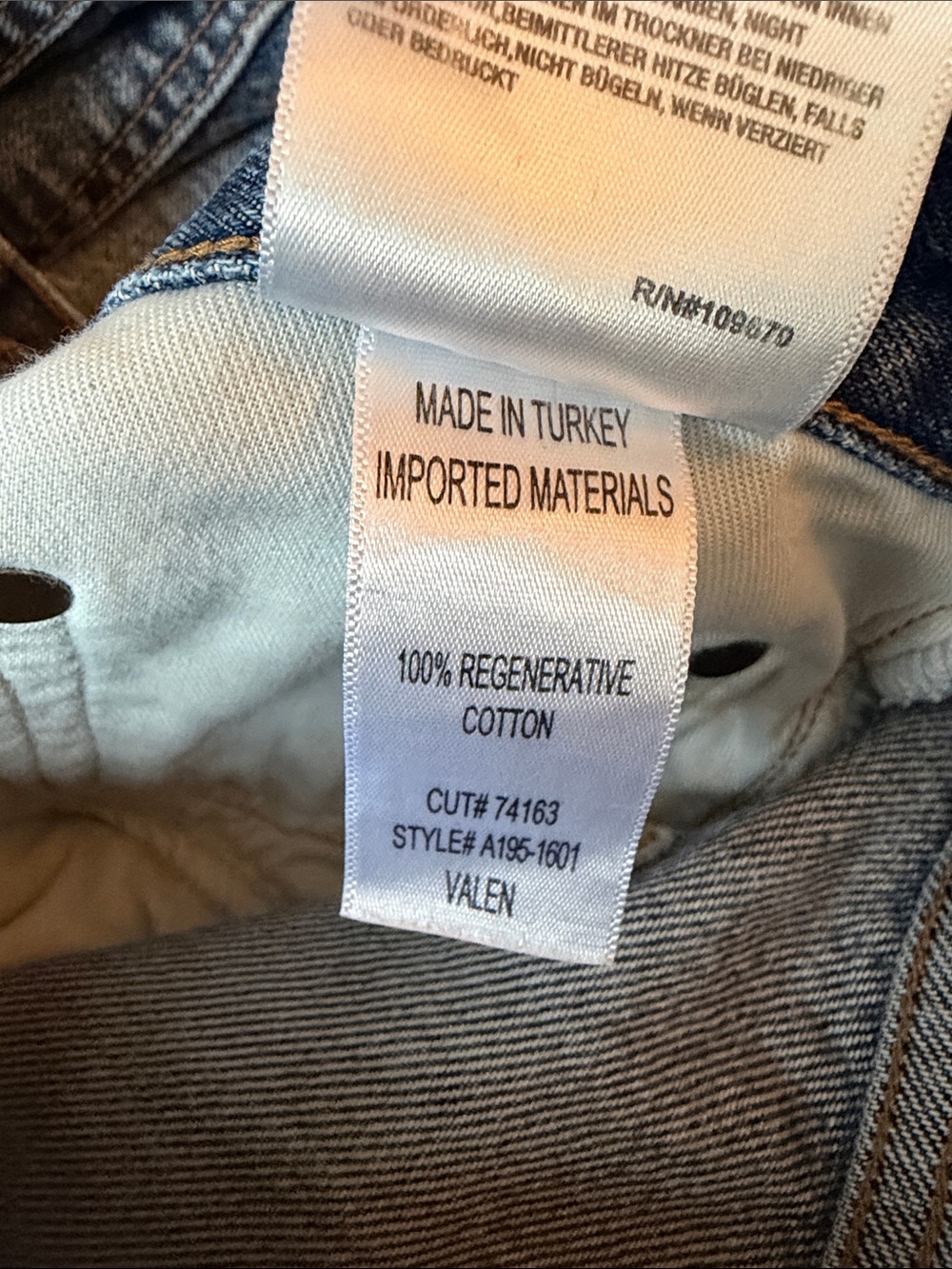 Womenโs AGOLDE Valen mid-rise jean Size 29 in essence wash